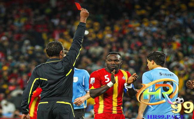 Treo dò trong bóng đá - Mức phạt nghiêm khắc bậc nhất 2 Treo dò do bị phạt thẻ đỏ